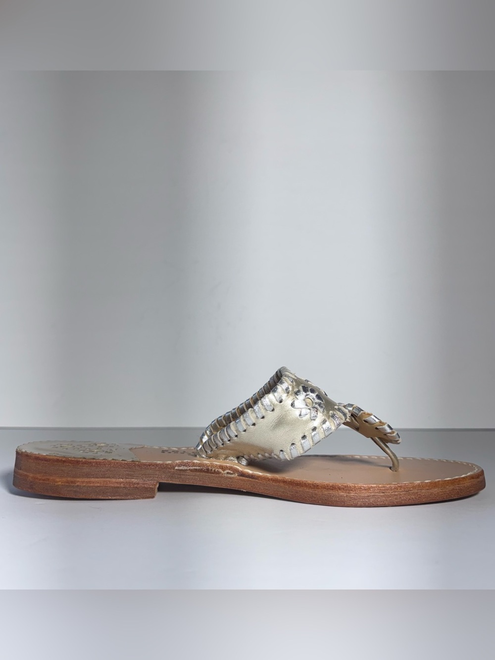 Palm Beach Platinum Gold Leather Thong Sandals Sz 9 Resort Quiet Luxury Coastal - Picture 13 of 16